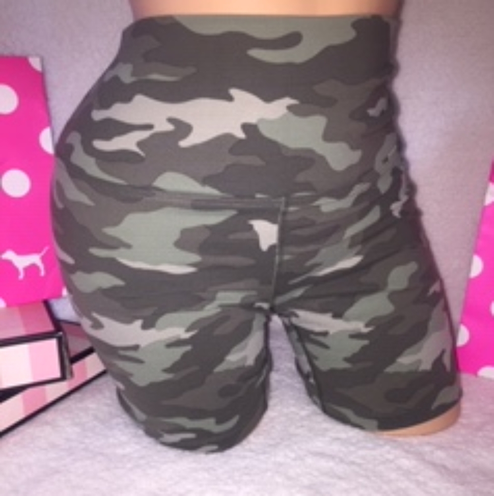 VS Pink Ultimate Shorts VS Pink Camo Shorts